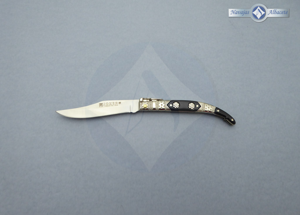 Navaja clásica decorada