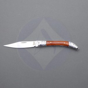 Navaja clásica decorada